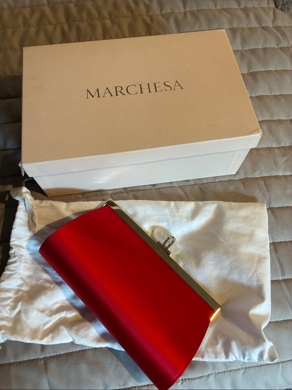 ❤️Authentic Marchesa Red Satin Evening Clutch with Crystal Kiss-Lock with box❤️